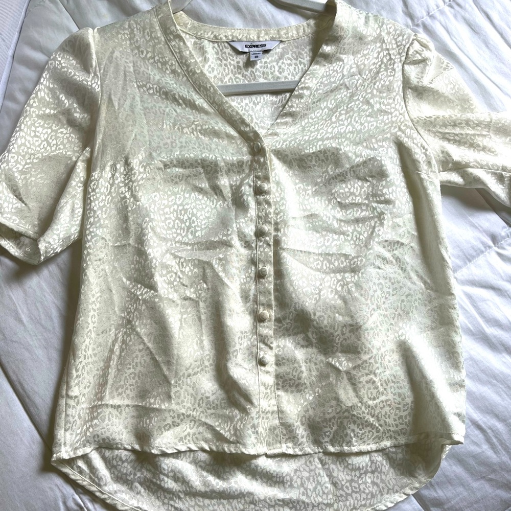 Express Short Sleeve White Top. Slight Puff Sleeve. Women’s XS